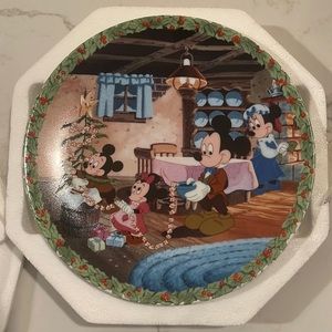 Knowles Mickey’s Christmas Carol plate collection